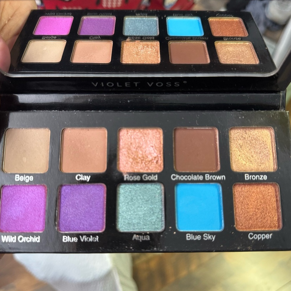 Violet Voss Eyeshadow Palette - Vibrant Colors
